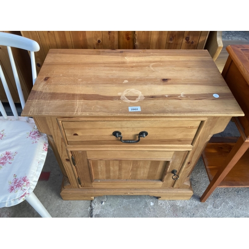 2902 - A PINE SIDE CABINET WITH SINGLE DOOR AND DRAWER, 17.5