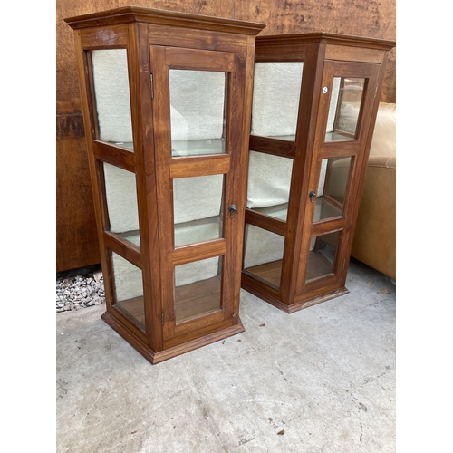 2520 - A PAIR OF HARDWOOD SINGLE DOOR DISPLAY CABINETS WITH CANTED SIDES, 20.5