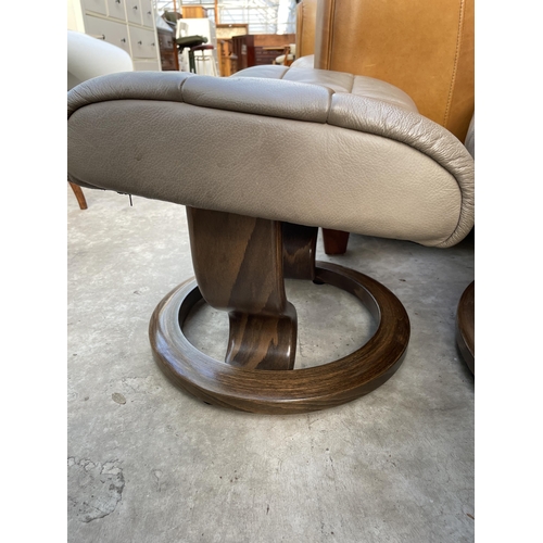 2518 - A STRESSLESS EKORNES REVOLVING RECLINER CHAIR AND MATCHING STOOL