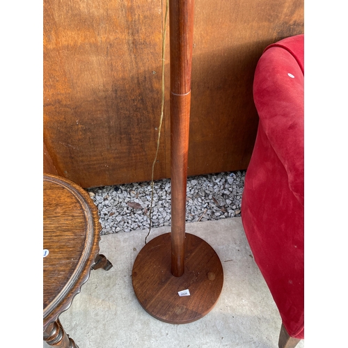 2526 - A RETRO TEAK STANDARD LAMP WITH SHADE