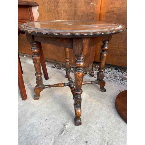 2527 - AN EARLY 20TH CENTURY OAK LAMP TABLE ON TURNED LEGS AND STRETCHERS, 20