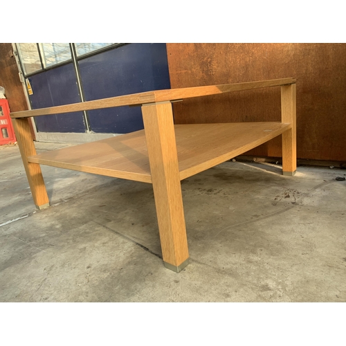 2530 - AN OAK TWO TIER COFFEE TABLE WITH INSET GLASS TOP, 35.5