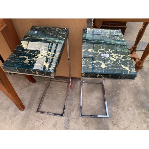 2531 - A PAIR OF GREEN FAUX MARBLE SIDE TABLES ON POLISHED CHROME FRAMES