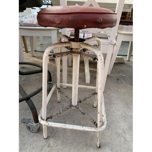 2538 - AN INDUSTRIAL STYLE SPRUNG STOOL AND REVOLVING CHAIR ON TUBULAR FRAME