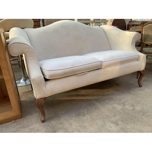 2544 - A BASSETTE FURNITURE VICTORIAN STYLE COUCH WITH SCROLL ARMS ON CABRIOLE FRONT LEGS