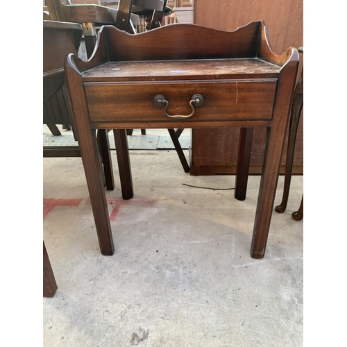 2548 - A MAHOGANY GEORGE III STYLE BEDSIDE TABLE WITH GALLERY BACK AND SINGLE DRAWER