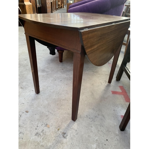 2549 - A SMALL 19TH CENTURY MAHOGANY OVAL TABLE WITH SINGLE DRAWER, 37