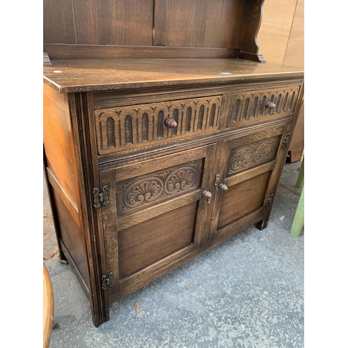 2566 - AN OAK JACOBEAN STYLE DRESSER WITH PLATE RACK, 42