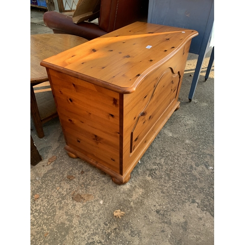 2571 - A PINE BLANKET CHEST, 34