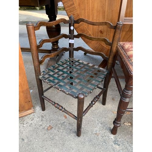 2574 - AN EARLY 20TH CENTURY BEECH CHILDS CORNER CHAIR