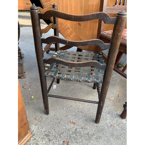 2574 - AN EARLY 20TH CENTURY BEECH CHILDS CORNER CHAIR