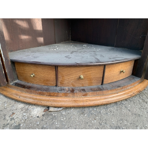 2575 - AN OAK AND CROSSBANDED GEORGE III CORNER CUPBOARD WITH H BRASS HINGES, SHAPED SHELVES AND THREE INTE... 