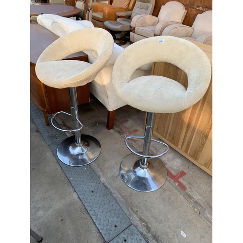 2601 - A PAIR OF PUMP STOOLS ON POLISHED CHROME BASES