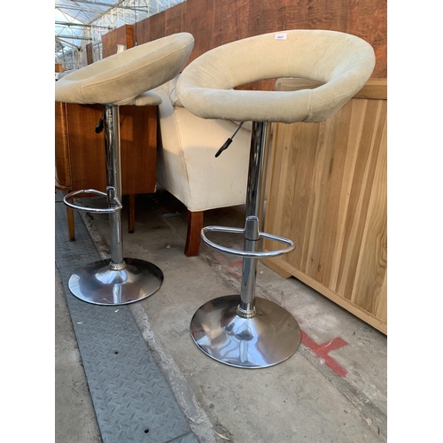 2601 - A PAIR OF PUMP STOOLS ON POLISHED CHROME BASES