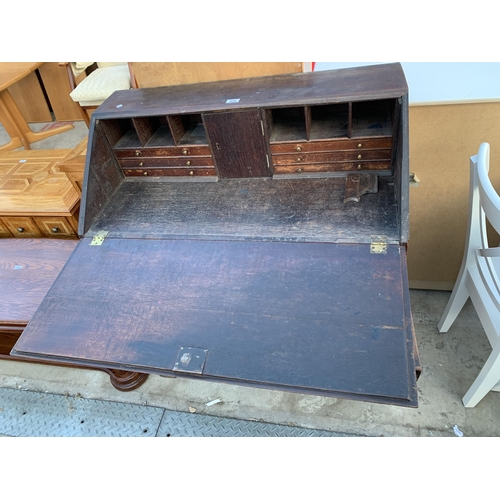 2608 - AN 18TH CENTURY OAK AND CROSSBANDED BUREAU WITH FITTED INTERIOR, 2 SHAM AND TWO LONG DRAWERS TO BASE... 