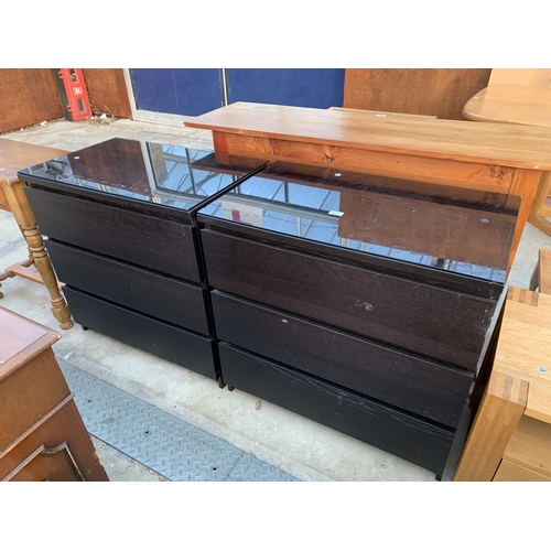 2611 - A PAIR OF THREE DRAWER CHESTS OF DRAWERS, 32