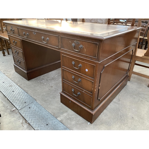 2613 - A MAHOGANY TWIN PEDESTAL DESK WITH LEATHER TOP AND EIGHT DRAWERS, 60