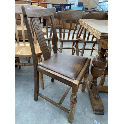 2615 - A MID 20TH CENTURY OAK DRAW LEAF DINING TABLE AND FOUR CHAIRS