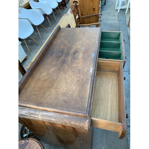 2621 - AN ART DECO SIDEBOARD WITH RAISED BACK, TWO DRAWERS AND TWO CUPBOARDS, 46