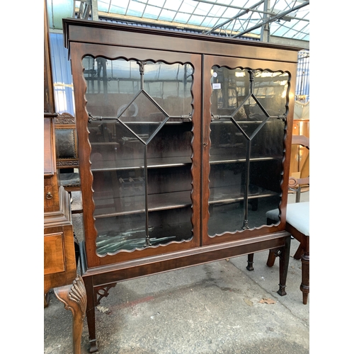 2662 - A LATE VICTORIAN MAHOGANY TWO DOOR DISPLAY CABINET ON TAPERING LEGS, 41