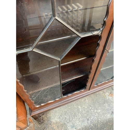 2662 - A LATE VICTORIAN MAHOGANY TWO DOOR DISPLAY CABINET ON TAPERING LEGS, 41