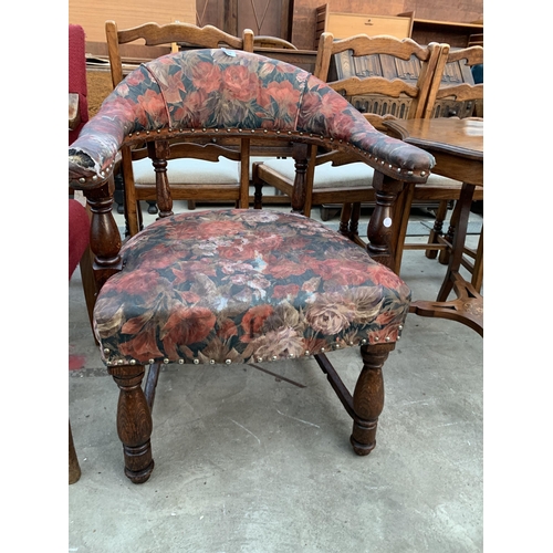 2676 - A LATE VICTORIAN OAK TUB CHAIR