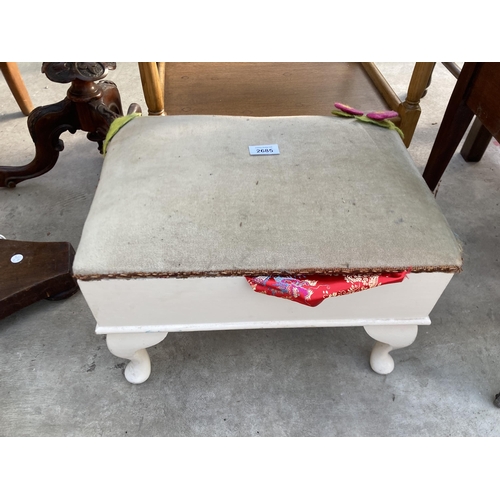 2685 - A LOW WORK BOX/STOOL ON CABRIOLE LEGS