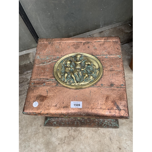 1509 - AN ARTS AND CRAFTS COPPER COVERED COAL BOX WITH LINER AND BRASS PLAQUE AND HANDLES