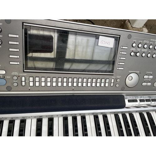 1526 - A TECHNICS SX-KN7000 ELECTRIC KEYBOARD (SLIGHT DAMAGE TO ONE KEY)