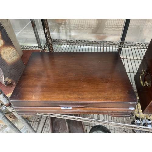 1538 - A BELIEVED COMPLETE MAHOGANY CASED SIX SETTING CANTEEN OF CUTLERY