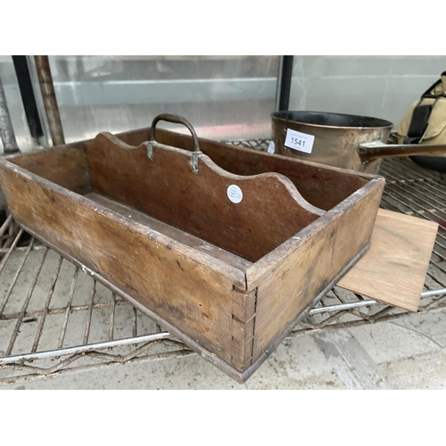 1541 - A SMALL BRASS PAN AND A CUTLERY RACK WITH BRASS HANDLE