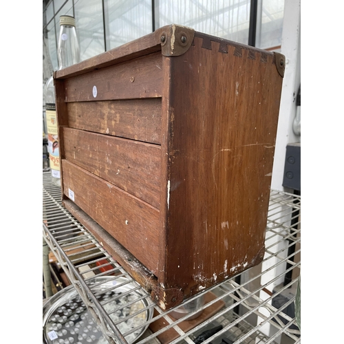 1546 - A VINTAGE FOUR DRAWER WOODEN JOINERS CHEST (DRAWERS STUCK)