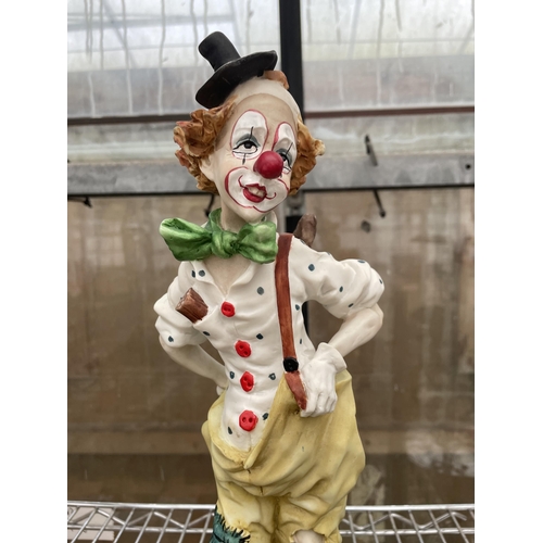 1567 - TWO VINTAGE ITALIAN HAND PAINTED CERAMIC CLOWN FIGURES ON WOODEN BASES SIGNED A BELCARI