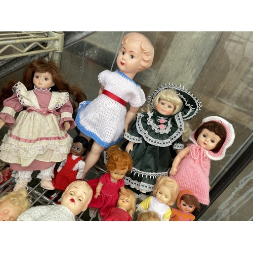 1596 - A LARGE ASSORTMENT OF VARIOUS VINTAGE DOLLS