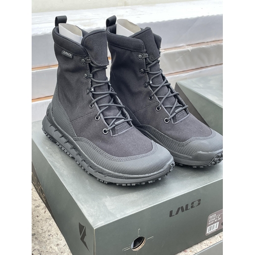 1677 - TWO NEW AND BOXED PAIRS OF LALO RAPID ASSAULT BOOTS IN A UK 7.5 (ONE BLACK PAIR AND ONE CAMMO)