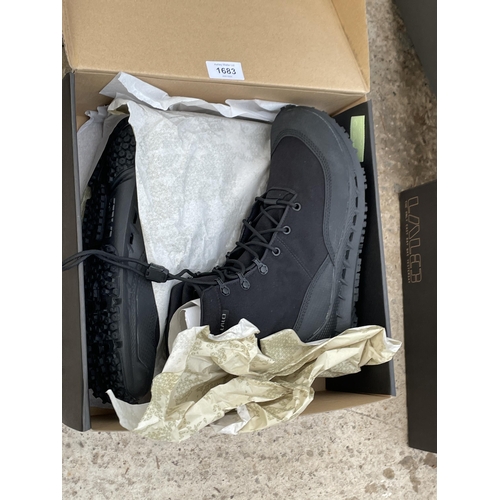 1683 - TWO NEW AND BOXED PAIRS OF LALO RAPID ASSAULT BOOTS IN A UK 8.5 (ONE BLACK PAIR AND ONE CAMMO)