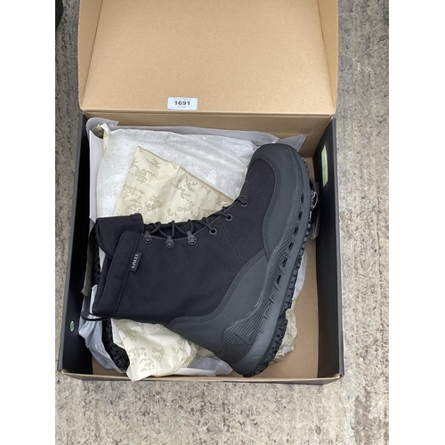 1691 - TWO NEW AND BOXED PAIRS OF LALO RAPID ASSAULT BOOTS IN A UK 10 (ONE BLACK PAIR AND ONE CAMMO)