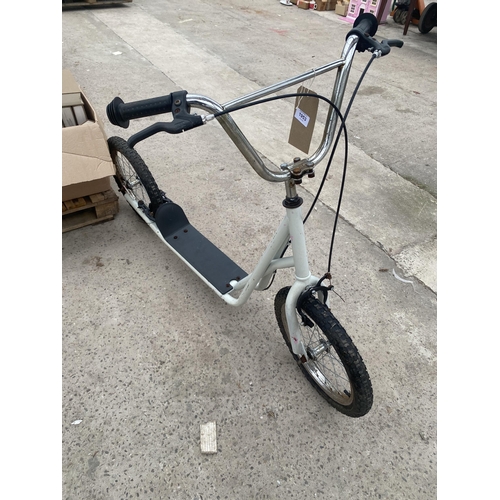 1953 - A RETRO STYLE SCOOTER WITH RUBBER TYRES