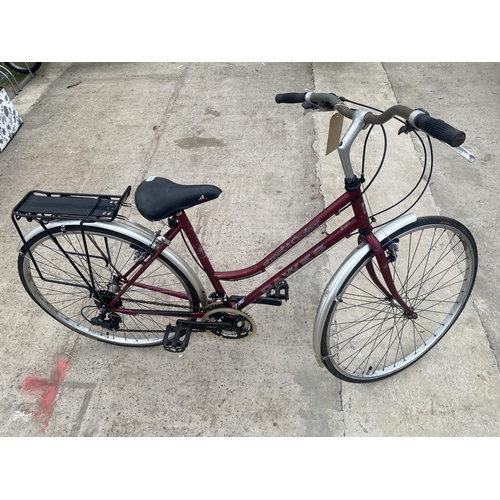 1955 - A LADIES DAWES STREET CRUISER BIKE WITH 21 SPEED GEAR SYSTEM