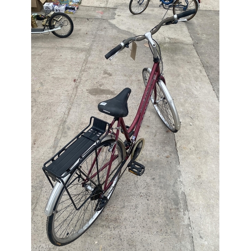 1955 - A LADIES DAWES STREET CRUISER BIKE WITH 21 SPEED GEAR SYSTEM