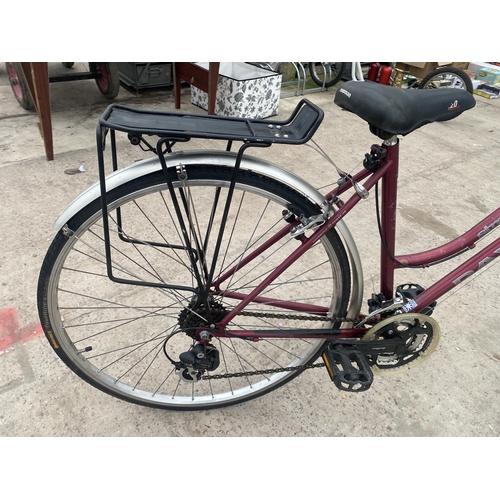 1955 - A LADIES DAWES STREET CRUISER BIKE WITH 21 SPEED GEAR SYSTEM