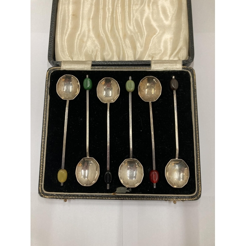 20 - A SET OF SIX HALLMARKED BIRMINGHAM COFFEE BEAN SPOONS IN A CASE PLUS