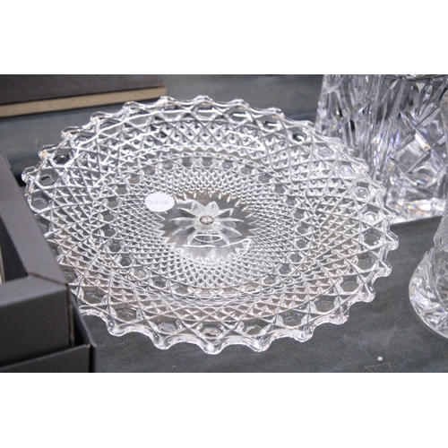 282 - A QUANTITY OF HEAVY CUT GLASS TO INCLUDE A BOXED PAIR OF WATERFORD CRYSTAL 'MILLENNIUM COLLECTION' W... 