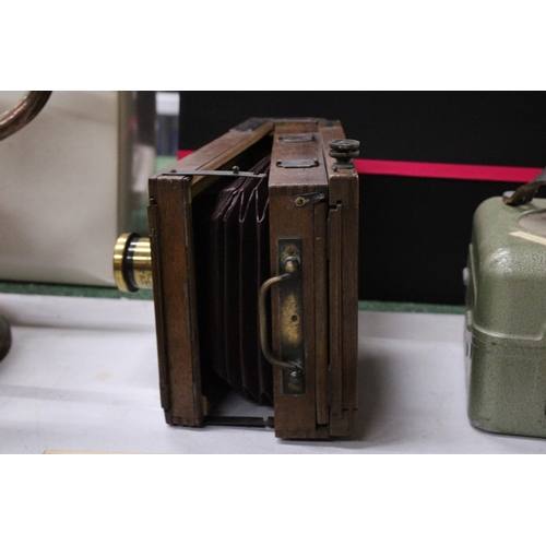 944 - A VICTORIAN WOODEN HALF PLATE CAMERA BY J UNDERWOOD