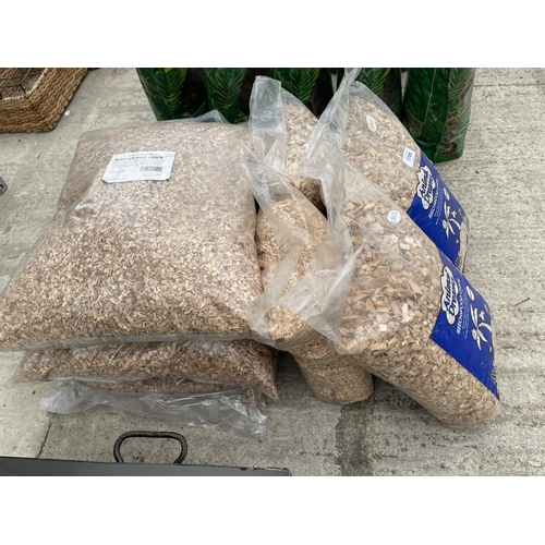 1785 - SEVEN BAGS OF BEECHWOOD CHIPS PET BEDDING (3 LARGE BAGS AND FOUR 10L BAGS)