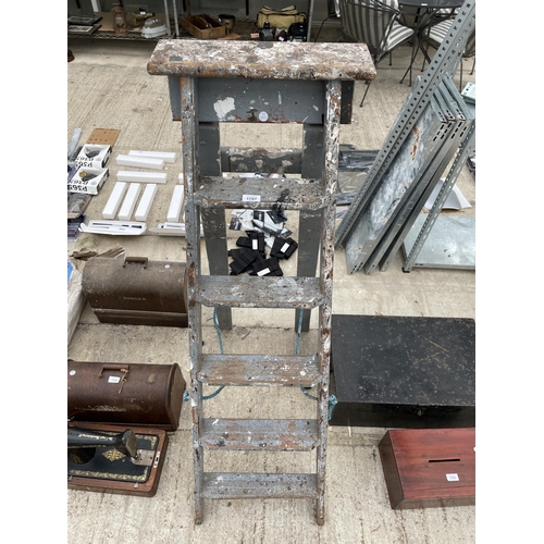 1787 - A VINTAGE WOODEN FIVE RUNG STEP LADDER