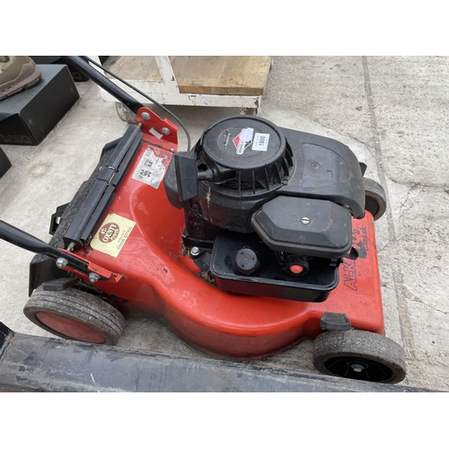 1800 - AN AL-KO 40B CLASSIC PETROL LAWN MOWER WITH BRIGGS AND STRATTON ENGINE