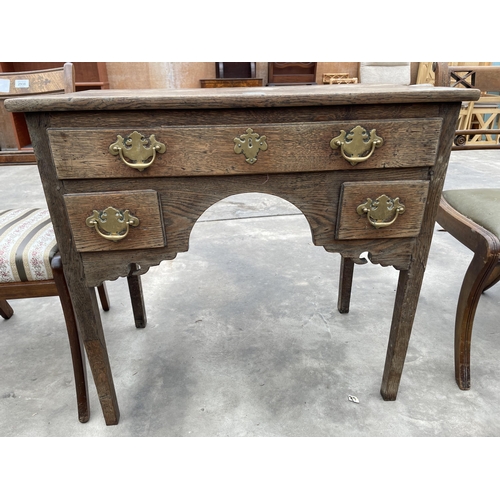 2937 - AN OAK GEORGE III LOWBOY WITH ONE LONG AND TWO SHORT DRAWERS, 32