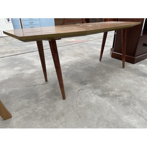 2943 - A RETRO COFFEE TABLE, 42