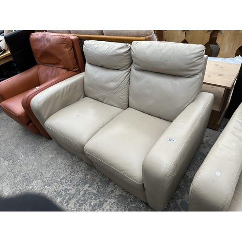 2806A - AN ITALSOFA LEATHER TWO SEATER SETTEE, ONE SECTION BEING A RECLINER